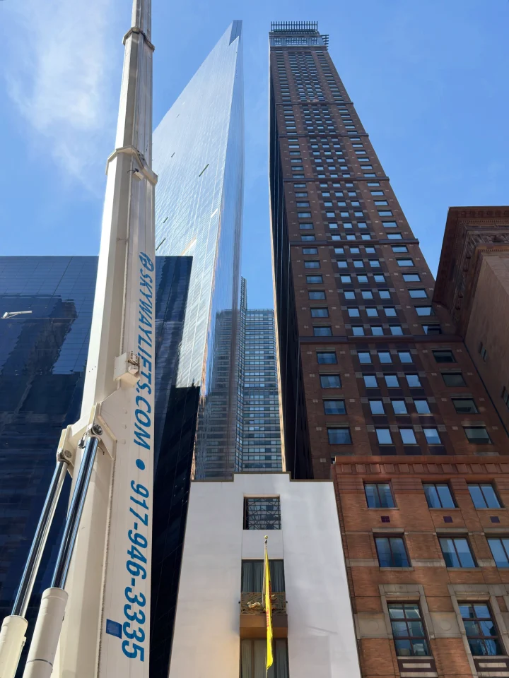 Skyway Lifts truck-mounted boom among Midtown Manhattan towers